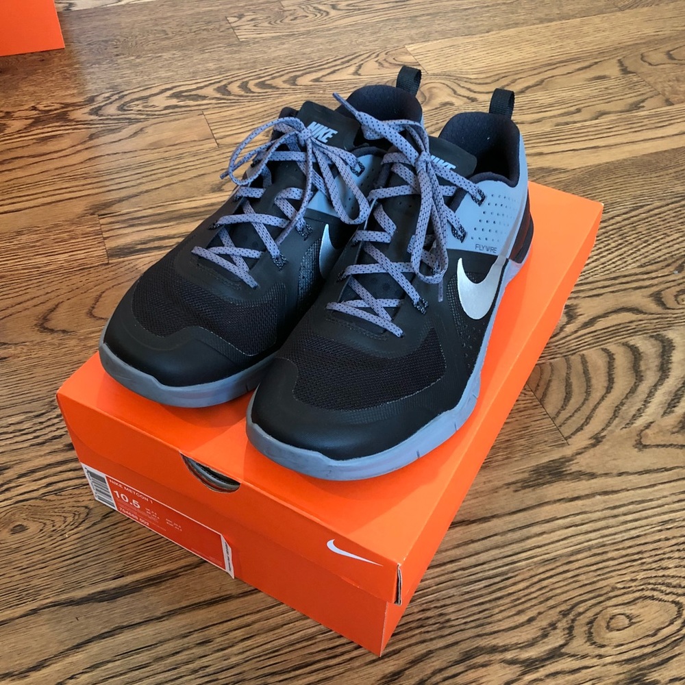 Nike Metcon 1 Cross Trainers